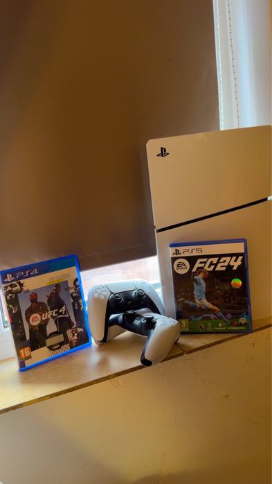 Ps 5 slim cu 2 joystik uri si 4 jocuri !
