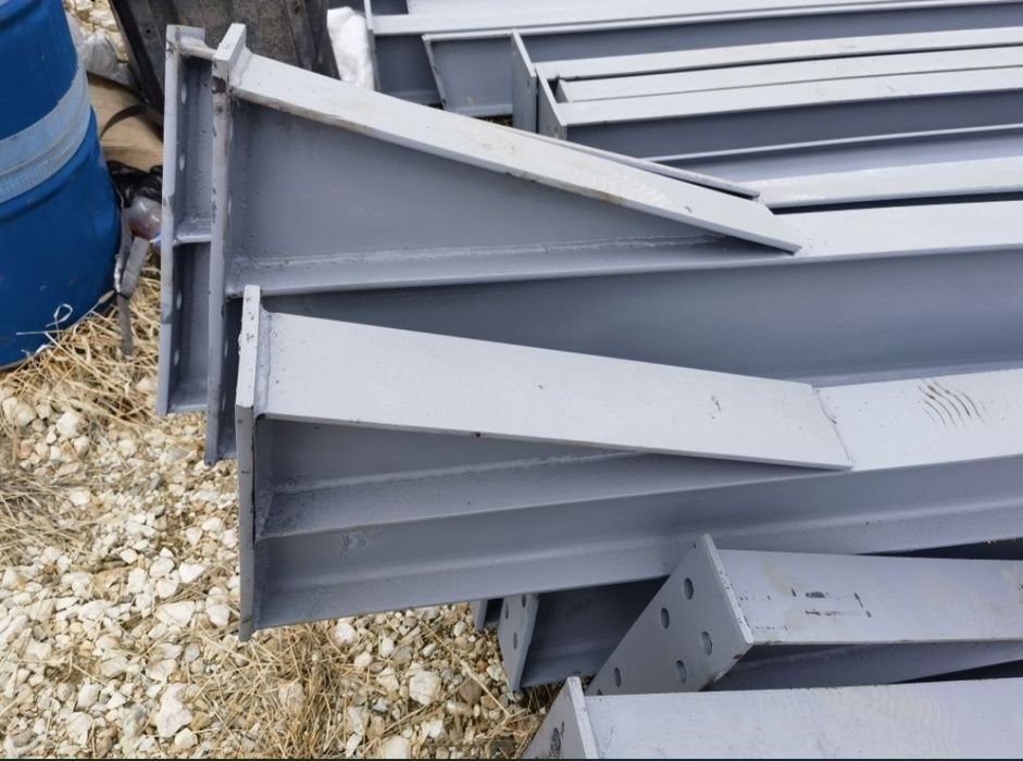 Vand 6ferme metalice la 9m deschidere din profil IPE160 si 12stalpi la