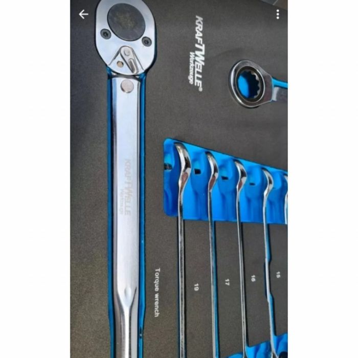 Шкаф с инструменти