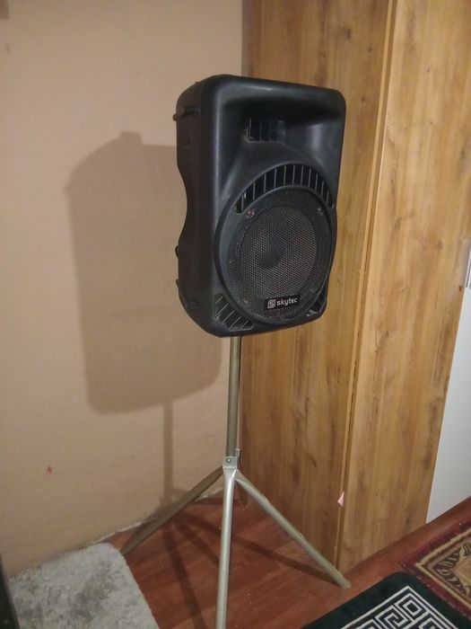 Vand sau schimb cu diferite boxa activa boxa merge foarte bn