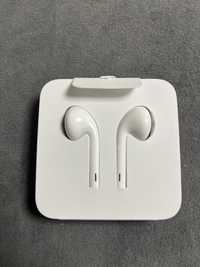 Apple EarPods Lightning белый
