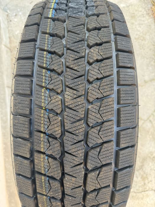 Зиминие шины липучка новые 235/60/18 107S XL