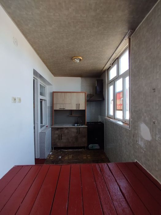 Зангиота туманида 3 хонали квартира ижарага берилади. Арзон. Срочно.