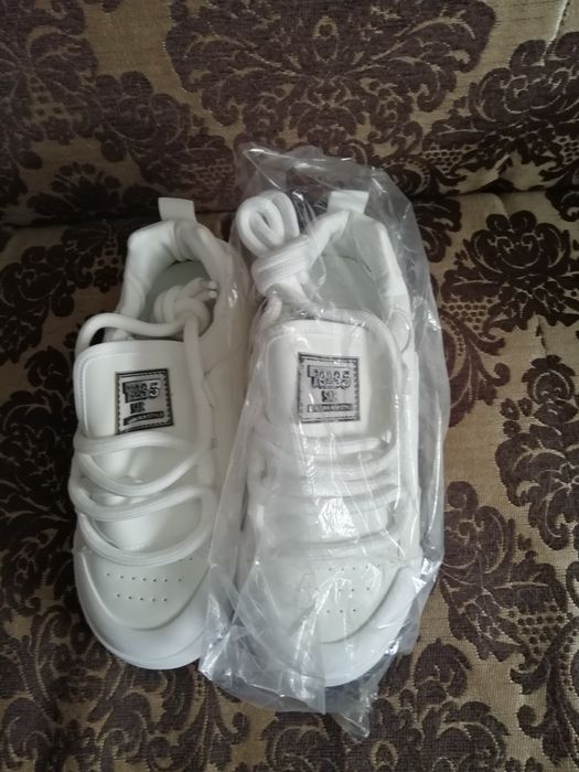 Кроссовки женские новые