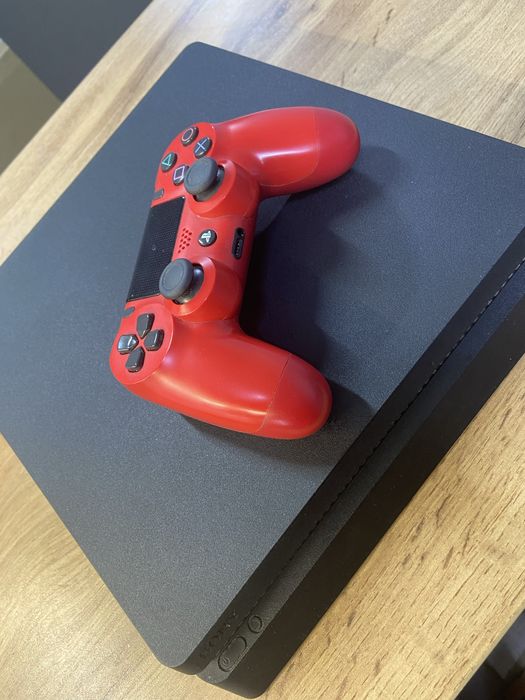 Playstation 4 ( slim )