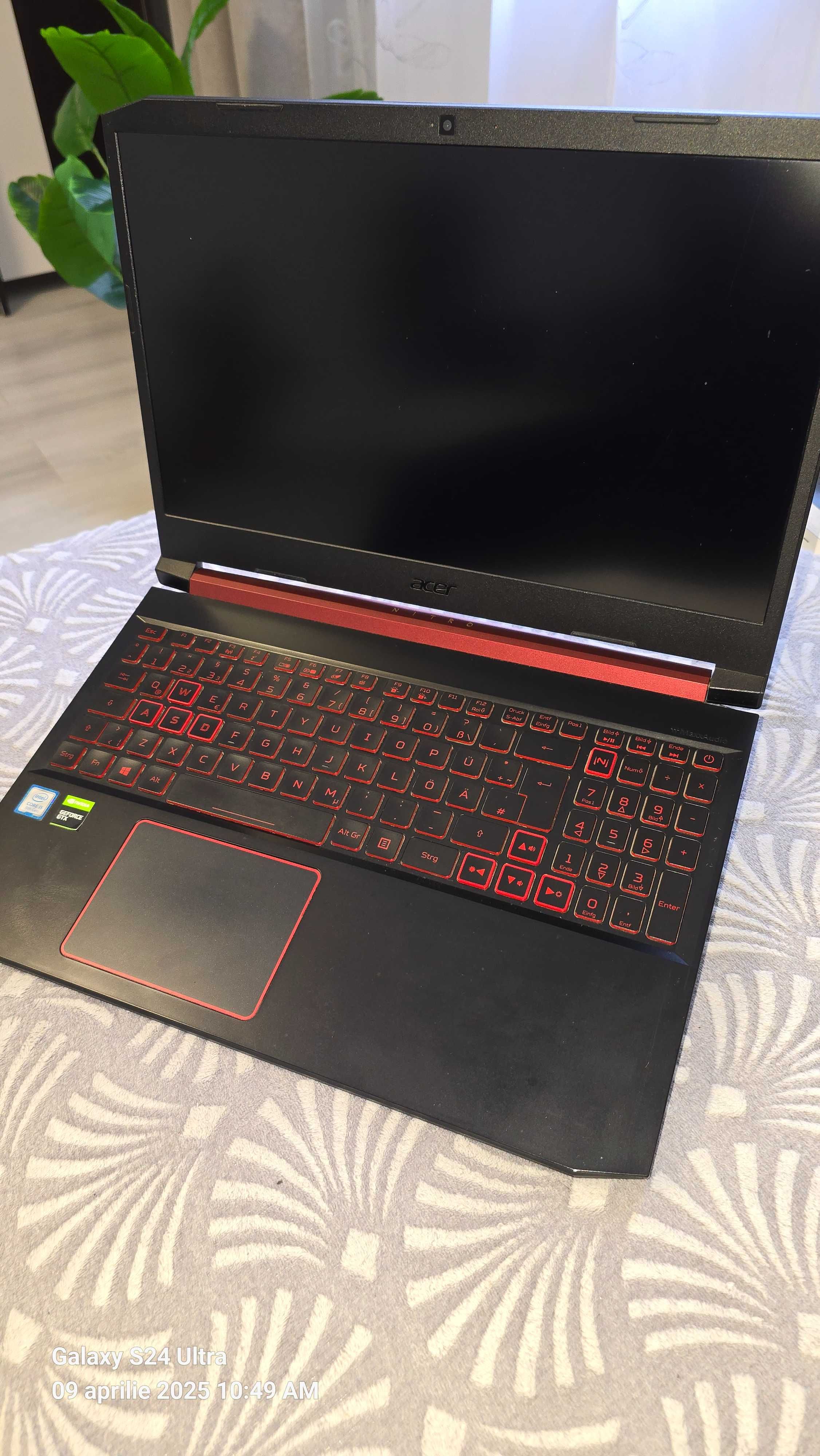 Laptop acer impecabil nu are urme de uzura