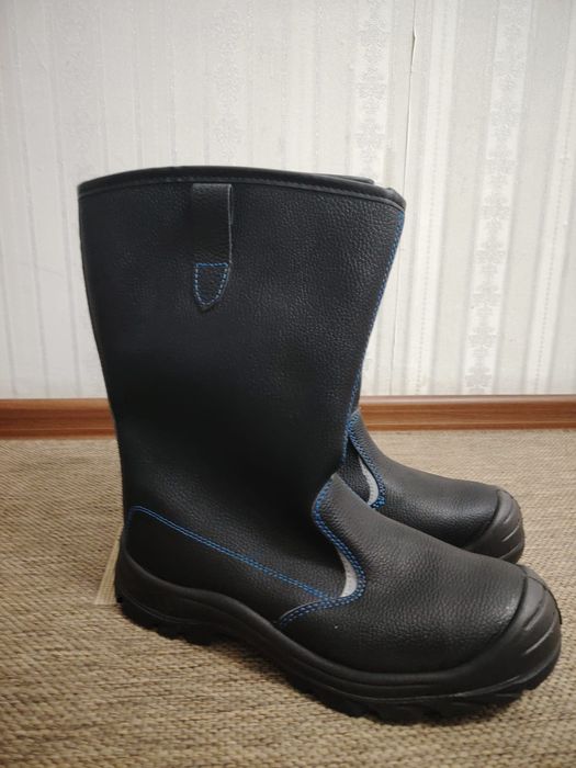 Сапоги летние новые 43 размер, зимние новые 44 размер.