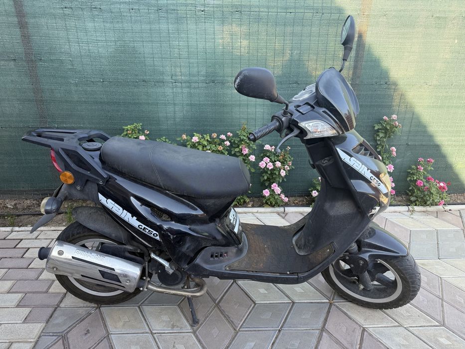 Scuter Piaggio Explorer 49cm3