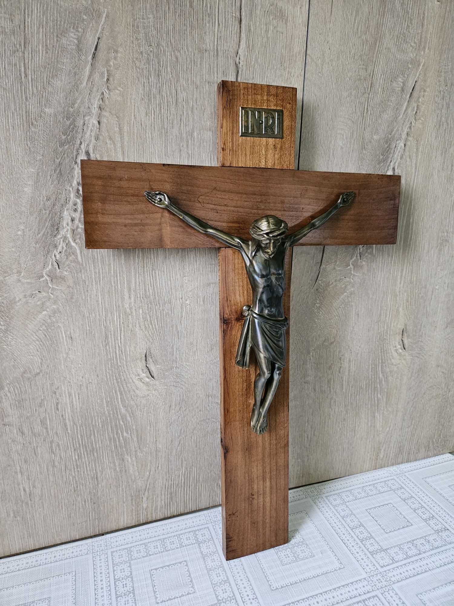 Crucifix ( lemn + alama)