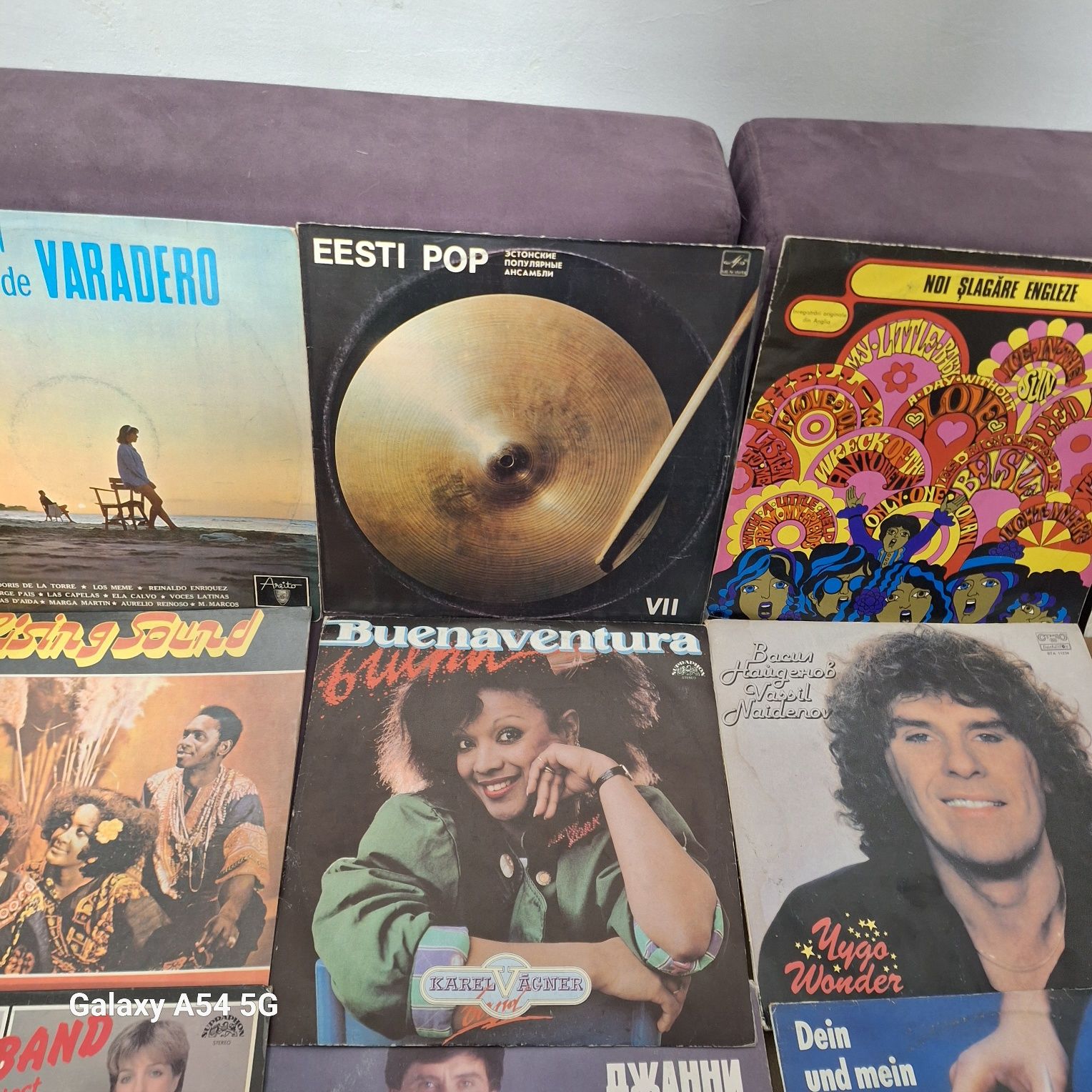 Vând discuri vinil super oferta.