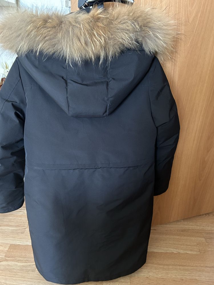 Продам зимнюю куртку 146см