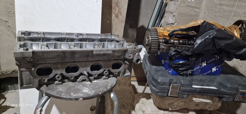 Продам ГбЦ на peugeot 301