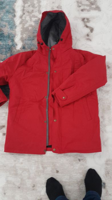 Мужская верхняя одежда ,куртка демисезонная ,с капюшоном .