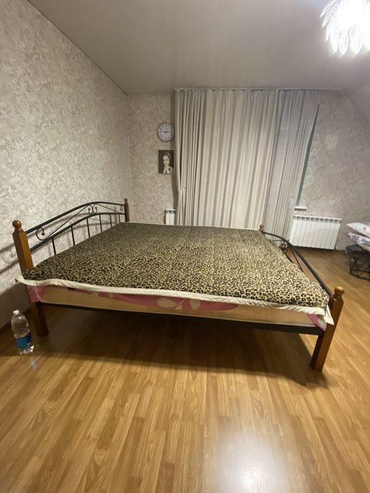 Большая кровать