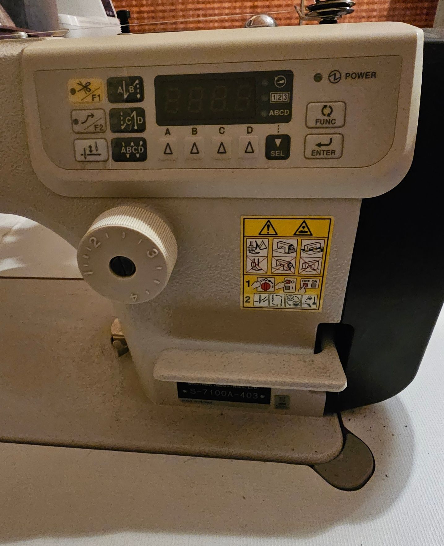 Masina de cusut Brother S-7100A-403