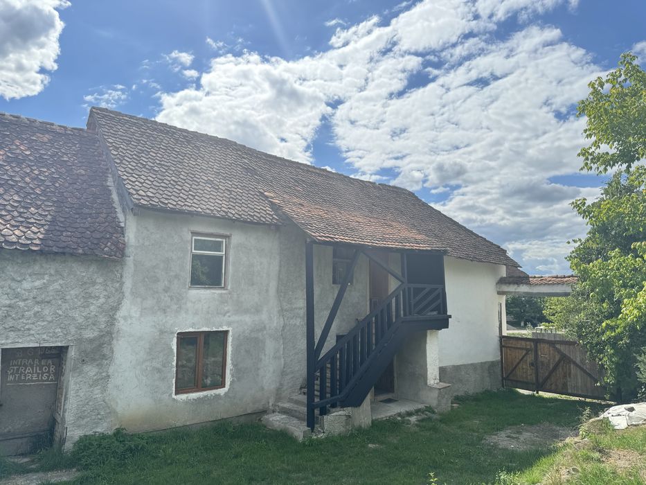 Casa sasesca de vanzare 60 km de Brasov si 20 km de Viscri  4700 mp
