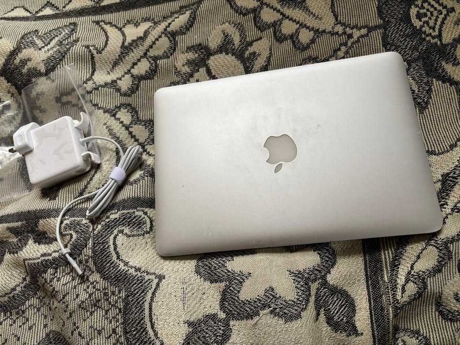 Macbook pro late 2013  i5 2,4-2,9 boost  8gb ram с ново зарядно