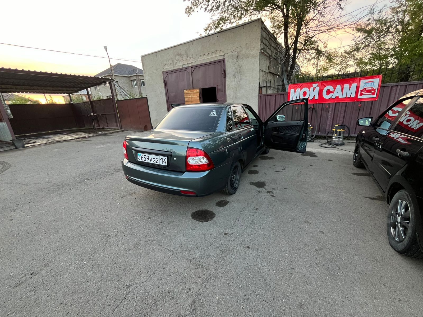 Продам Приору 1 торг у капота