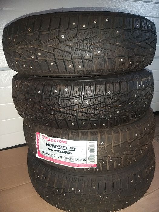 Шипованные шины ROADSTONE 185/65/15 новая