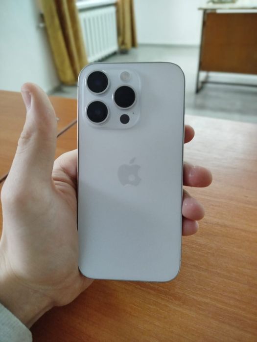 iPhone 14pro 256гб мененый акум на ориг