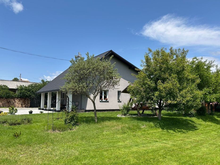 Vând casă cu teren