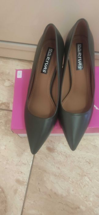 Обувки на ток нови