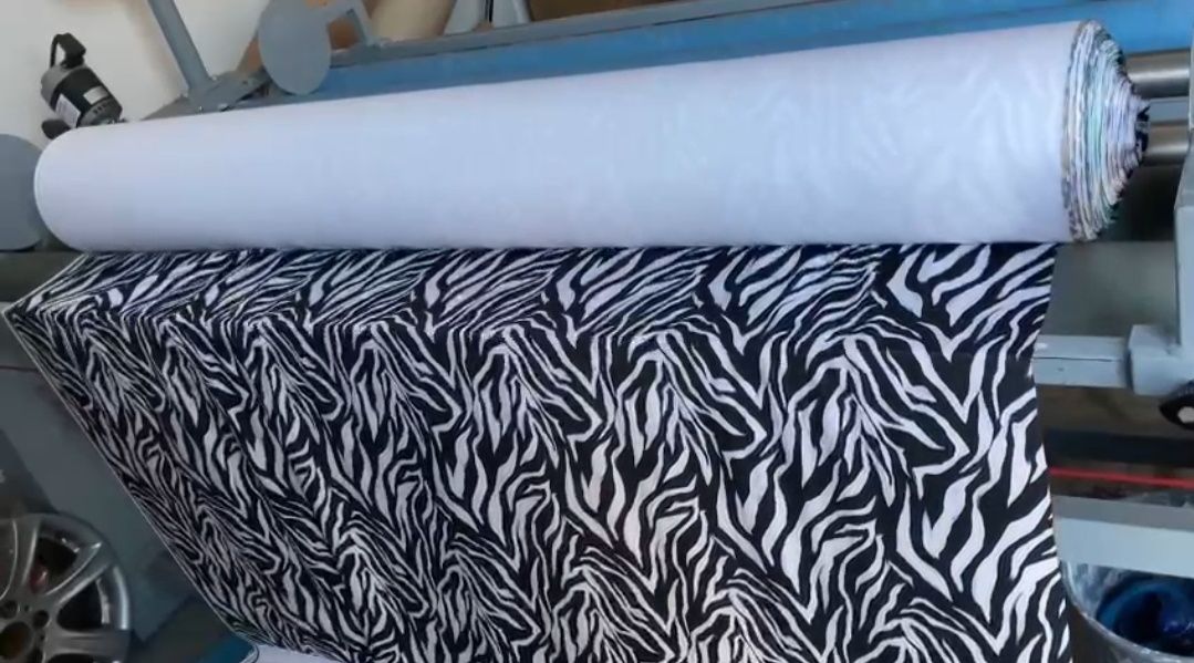 Material textile  animalist pentru haine , latine 1.5 m made in italia