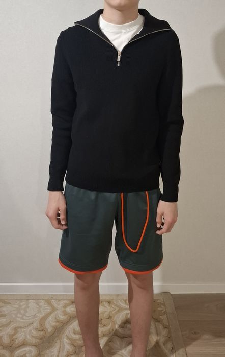 Продам кофту на замке S