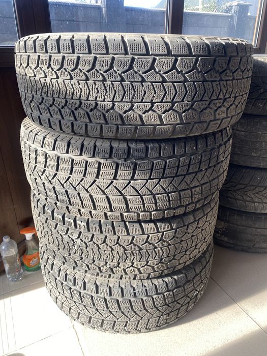 Продам зимние шины в хорошем состояние 265/65/17