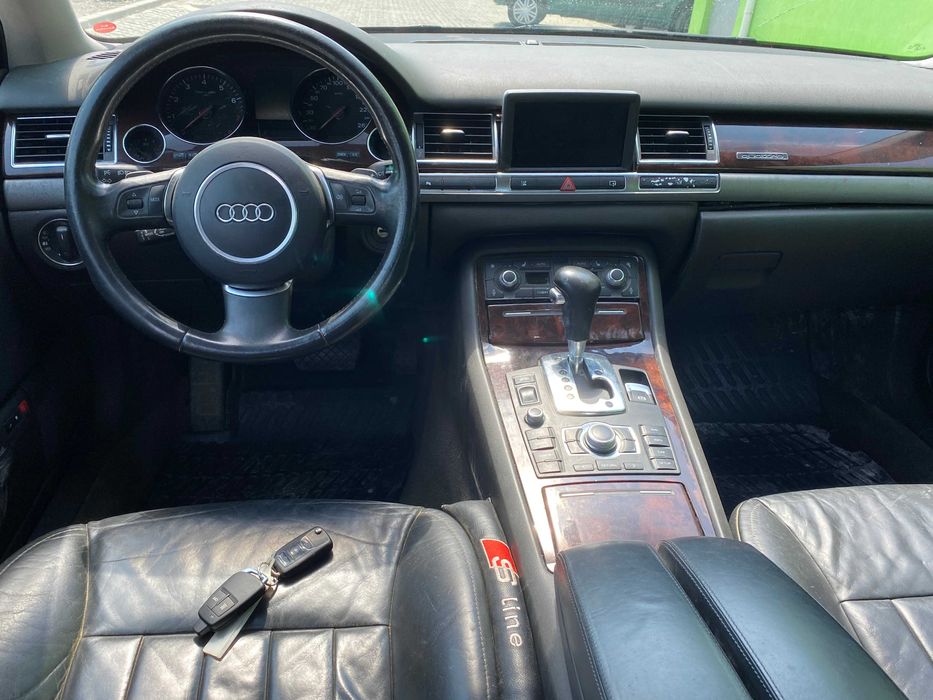 AUDI S8 На части