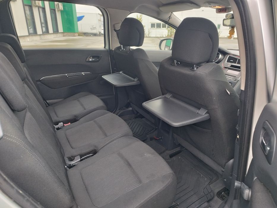 Peugeot 5008, an 2010, motor 1,6 diesel, 7 locuri