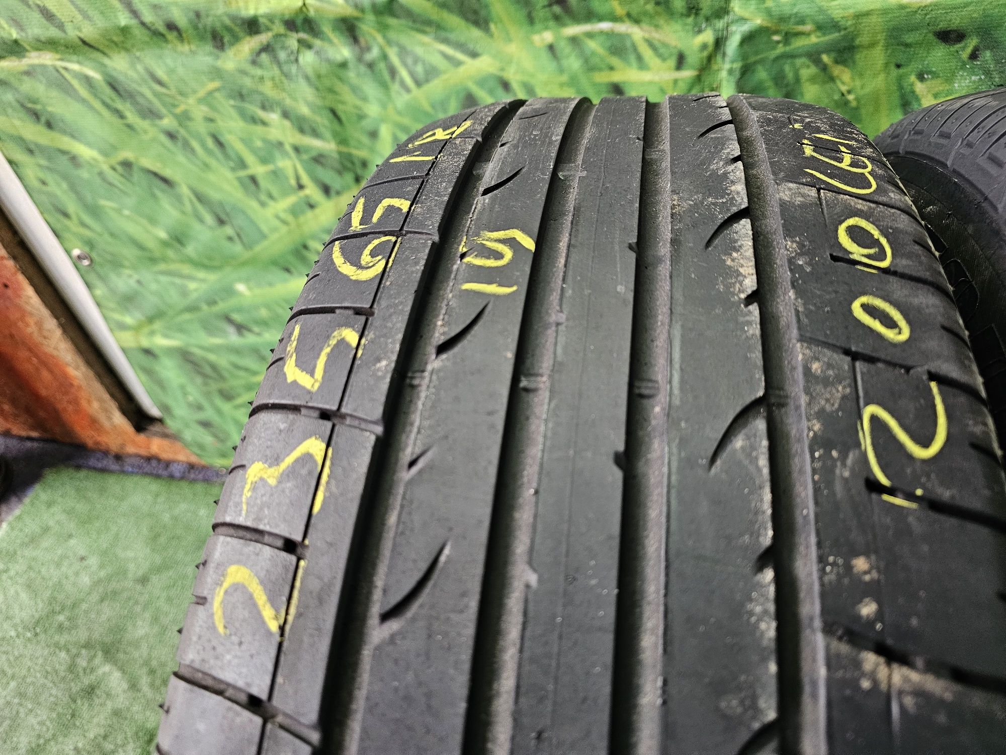 235 65 18 vara bridgestone