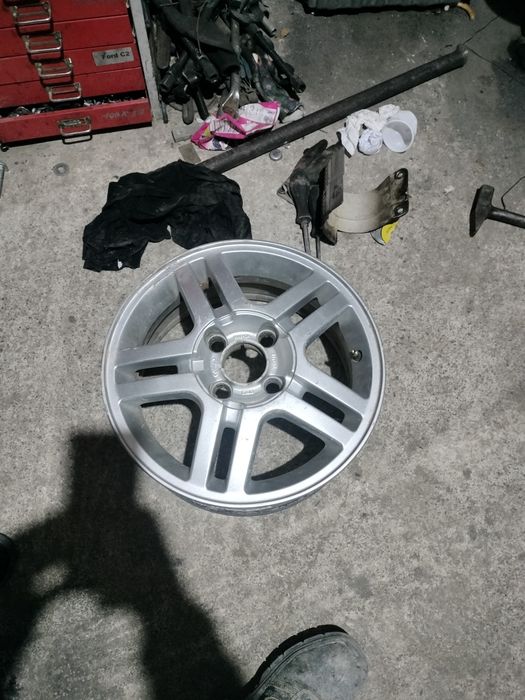 Vând jante aluminiu Ford R15