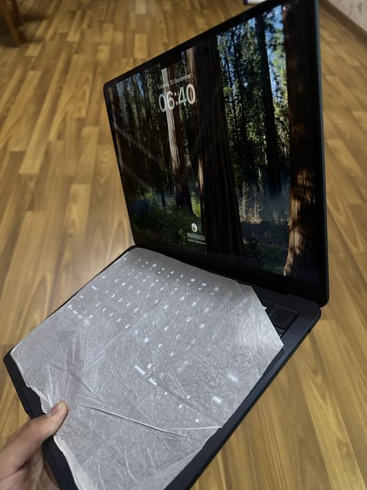 Mackbook air m4 sotiladi