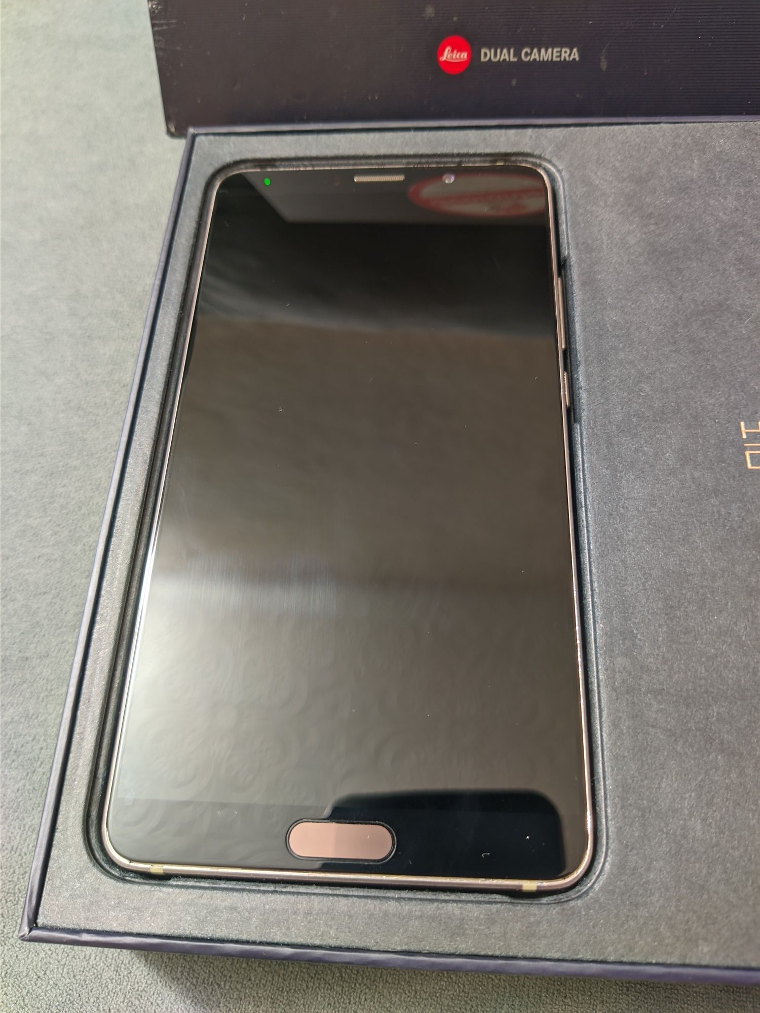 Huawei Mate 10 в отличном состоянии