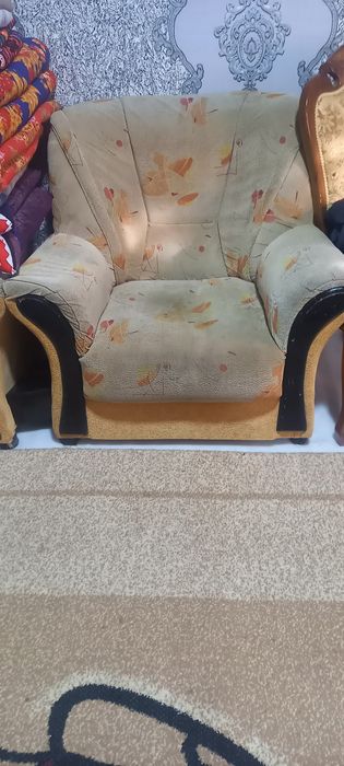Диван 2 та креслоси билан арзон тезда сотилади