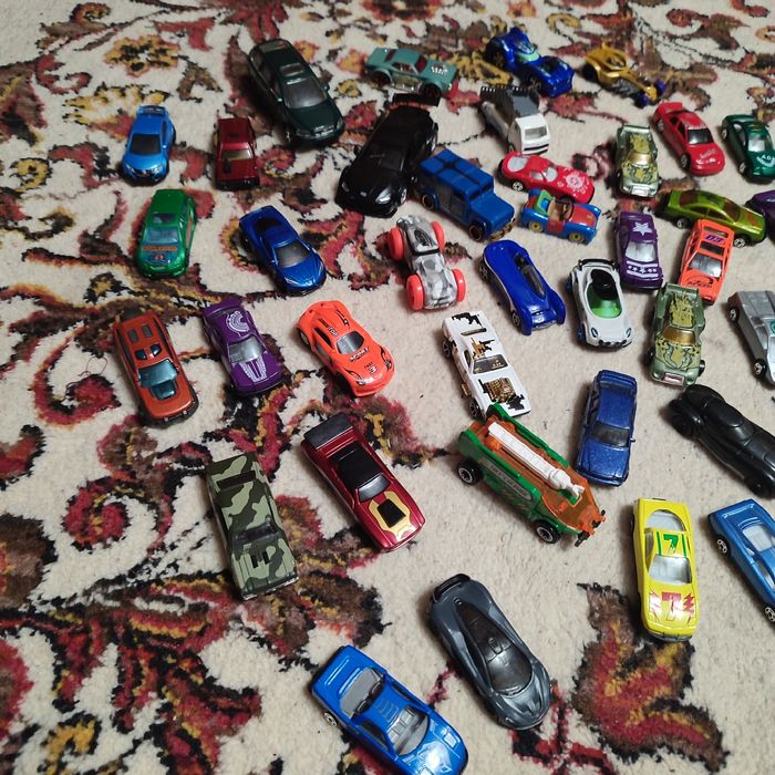 53 de mașinuțe colorate
