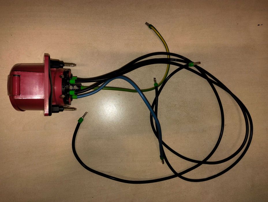 Priza  trifazica aplicata 3P+N + E , 16A - 32A , 380 V