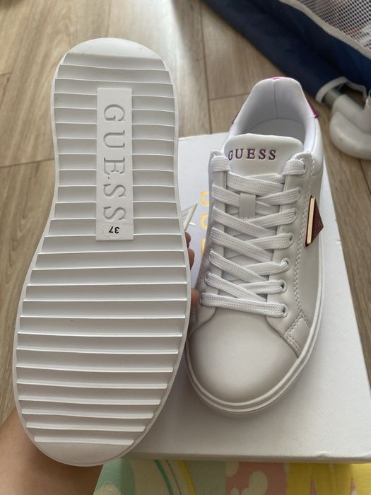 Adidasi Guess albi