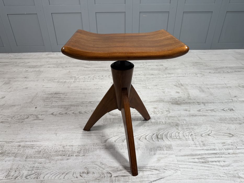 Стол за пиано Girsberger от 1958г. Р458