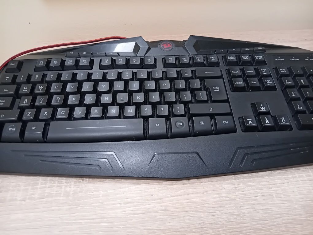 Продавам Геимърска клавиатура на RED DRAGON MODEL K503