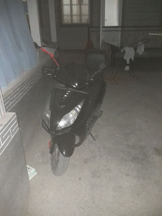Benzinli Skuter sotiladi