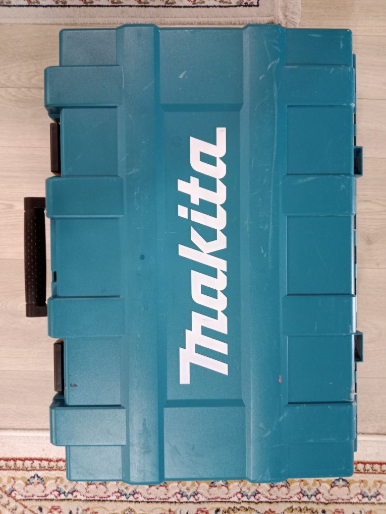 Продаётся Перфоратор Макита HR5212C 19.1 Дж SDS-Max