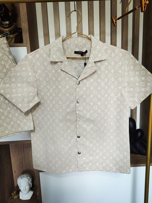 Compleu bărbați Louis Vuitton . Am toate mărimile.