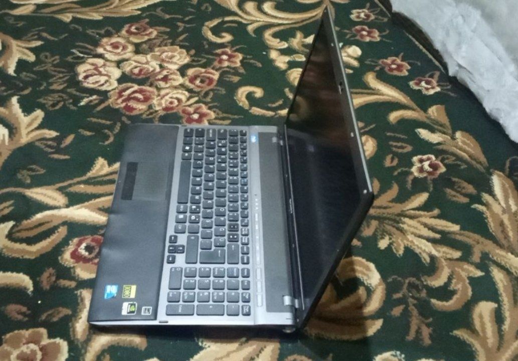 Noutbuk  vaio core i7