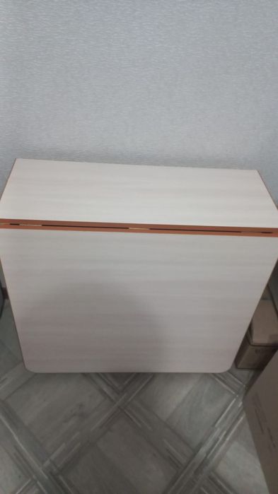 Продам стол книжку