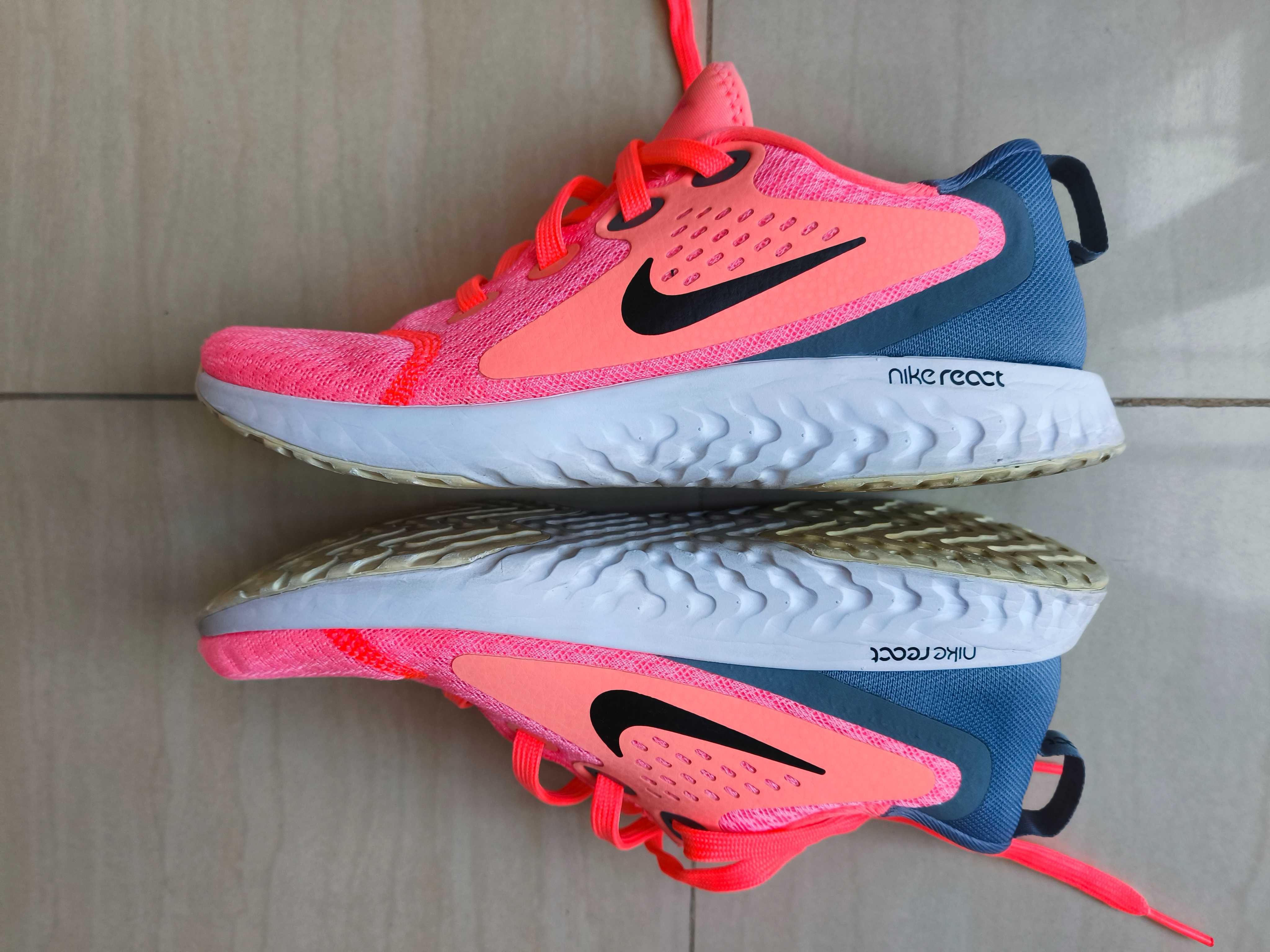 Nike Legend  REACT W