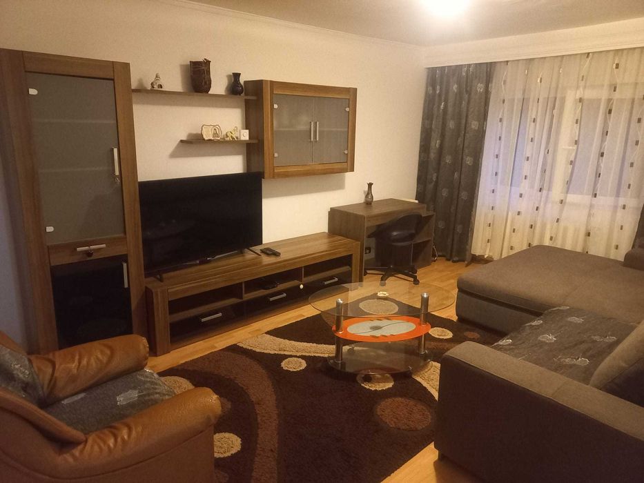 Inchiriez apartament cu 2 camere decomandat Faleza Sud (Poarta 6)