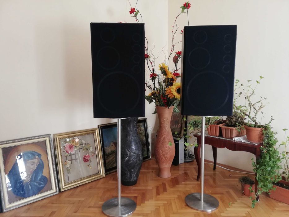 Vand boxe Unitra 140w,difuzoare originale.Se vand cu stativ