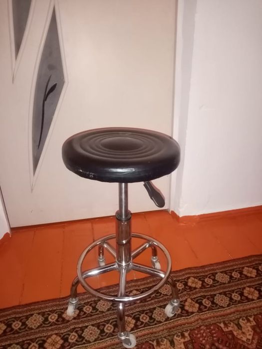 Стул мастера без спинки чёрный